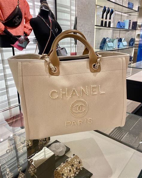 chanel pearl beach bag